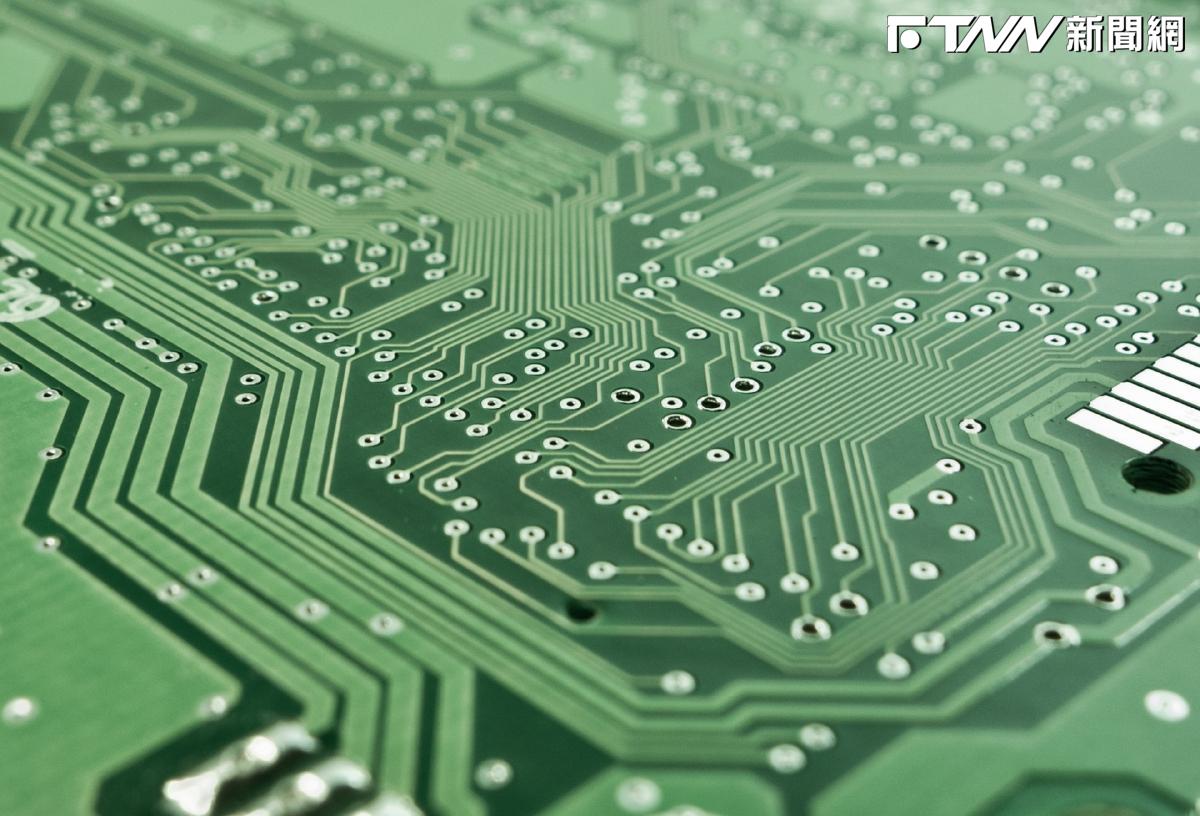 AI算力飆升恐掀缺料潮！PCB上游、ABF載板迎黃金期　分析師點名8檔