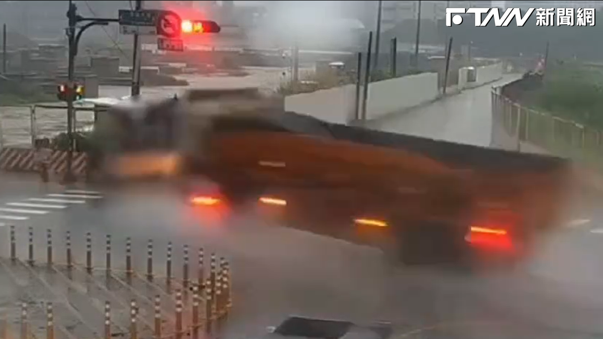 新北曳引車雨天打滑釀1死2傷！男行人慘死輪下「身分仍不明」　駕駛5萬元交保