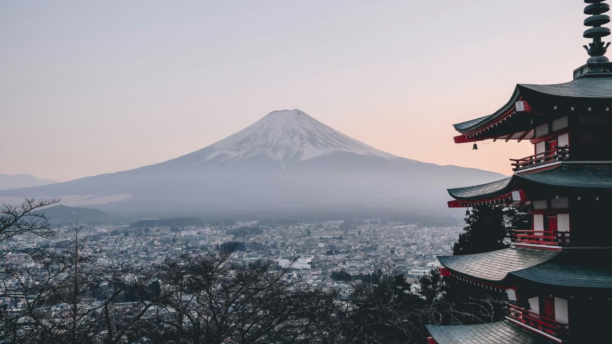 富士山實施「燒山」！保護山麓的傳統措施　籲居民和遊客勿驚慌