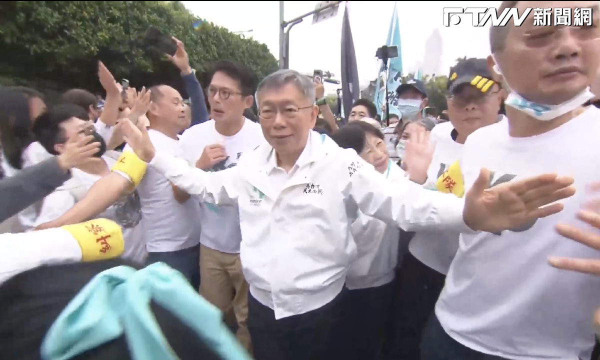 不准摧毀「台灣新政治」柯文哲拜託小草入黨　引「李登輝新台灣人」理念重建台灣生命共