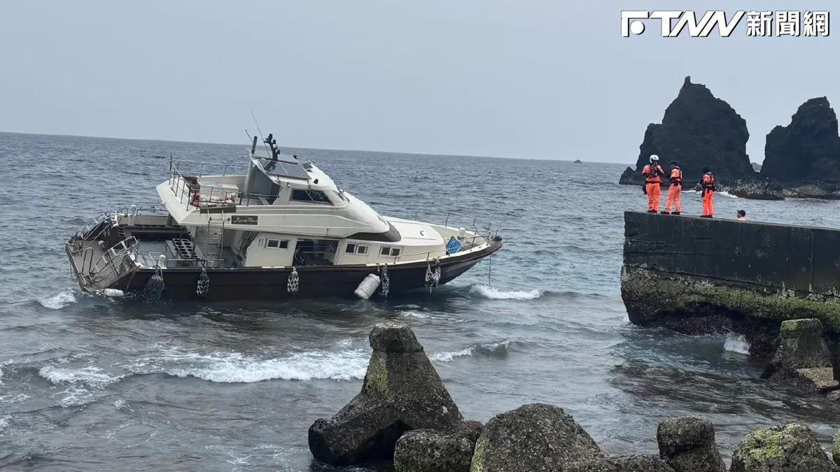 26人才跳海逃生！綠島潛水船「千洋號」斷裂沉海　海巡署：600公升柴油已抽除
